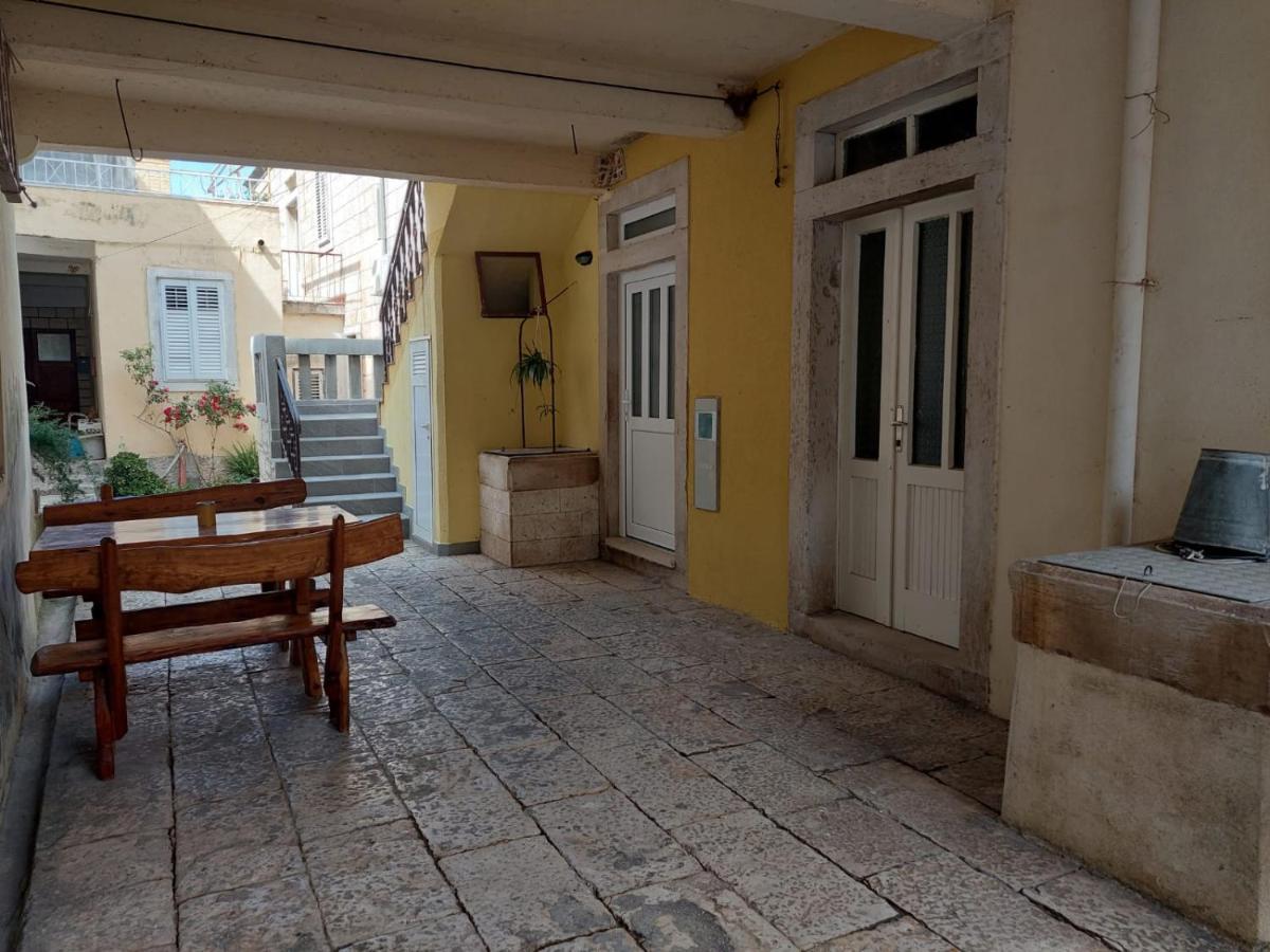 Apartmani Antonia Račišće 外观 照片